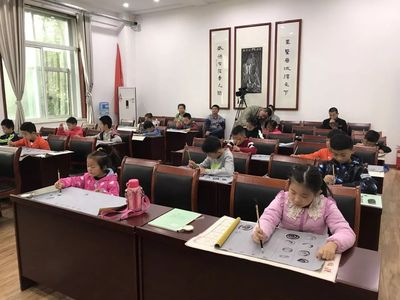 齐河县图书馆第三期少儿书法、围棋公益培训班顺利开班 传承文化根脉 启迪智慧未来